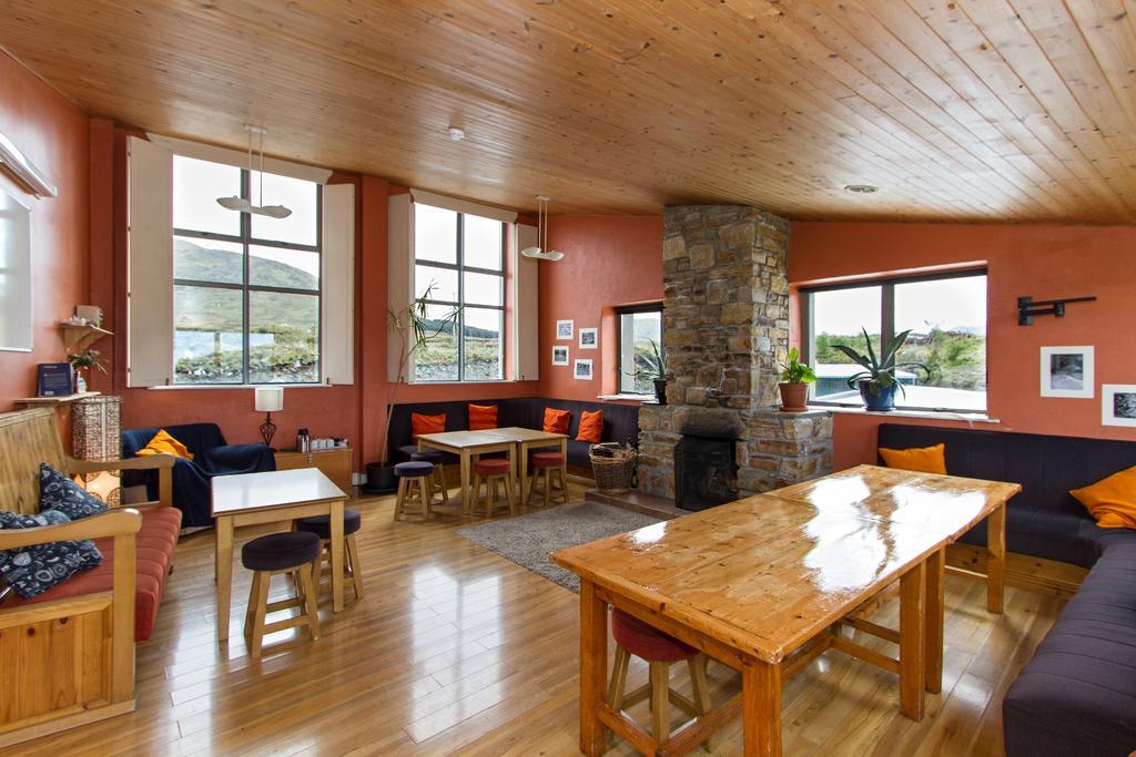 Hôtel Killary Adventure Centre à Leenaun Extérieur photo